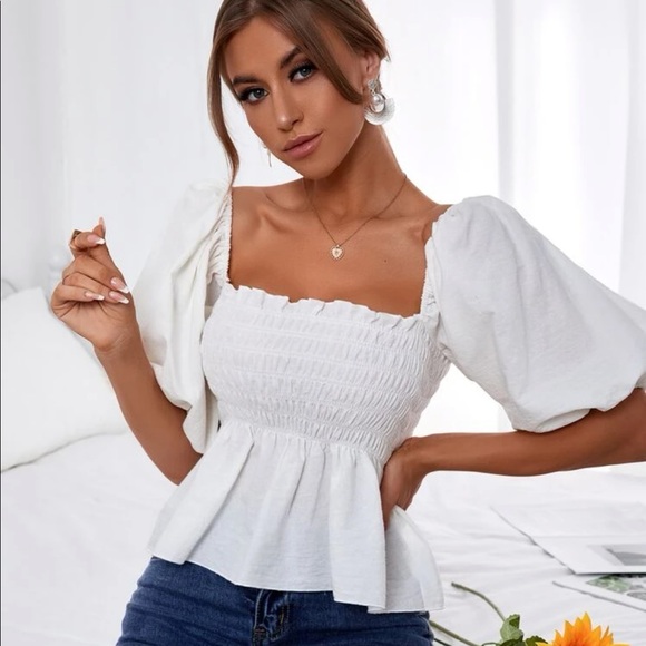 Tops - White puff sleeve peplum top